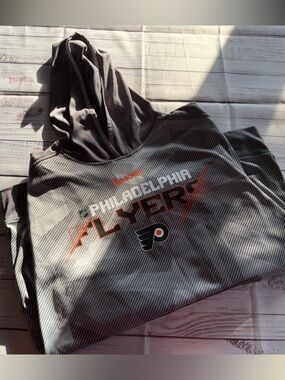 Men’s Large Flyers Hoodie!